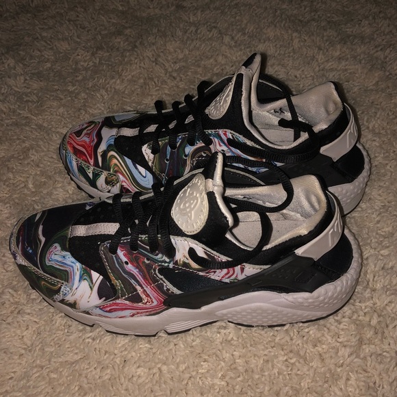 Nike Shoes - Nike Marble Huarache Size 7